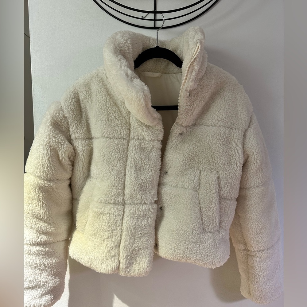 NWOT BRAND NEW: Alo Yoga Sherpa Puffer Jacket